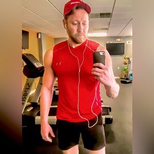 Really Comfortable Red Sleeveless Muscle/Workout Shirt Size Medium